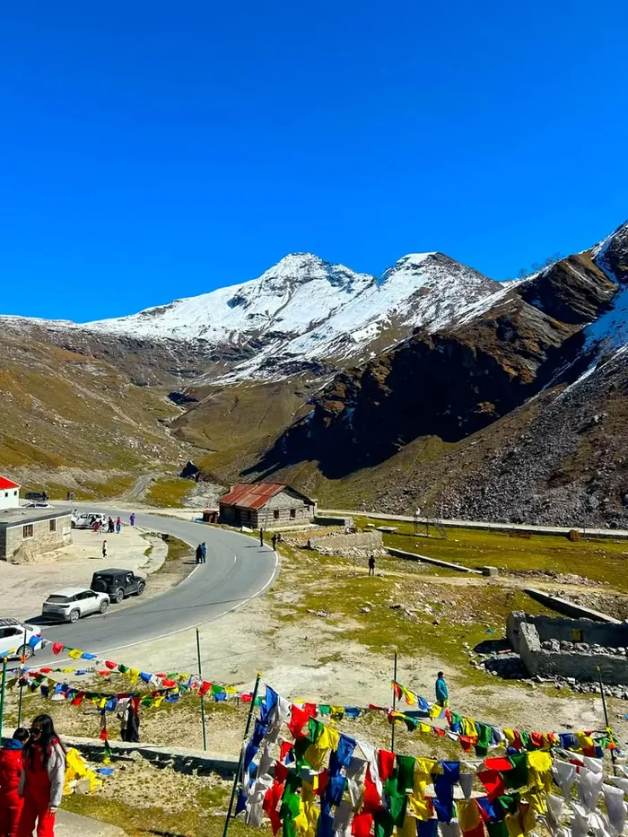 Snow peaks and prayer flags near Rohtang Pass