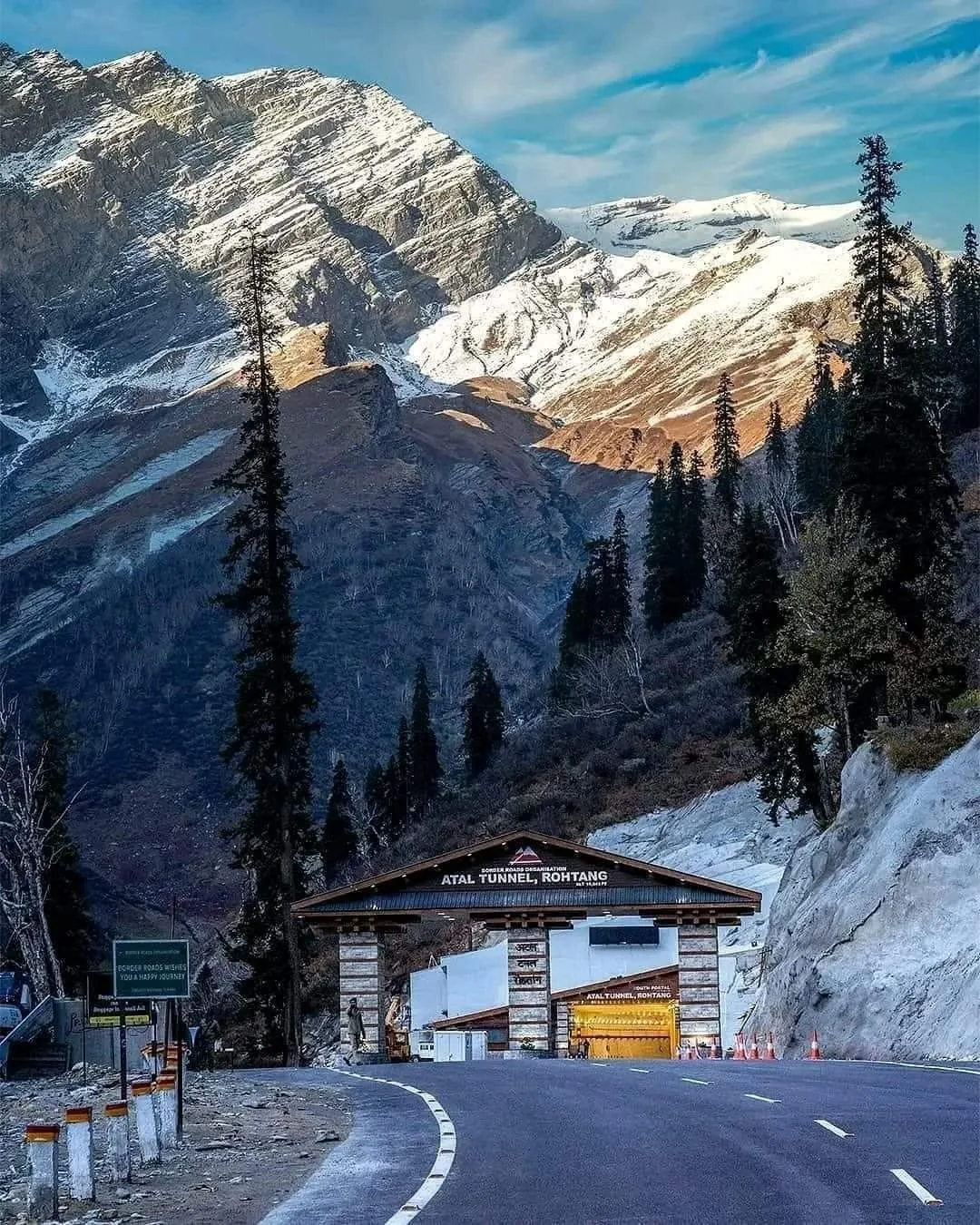 Snow-clad peaks along the road to the Spiti Valley
